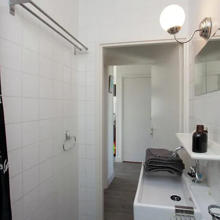 Cozy In Katwijk With Balcony 아파트